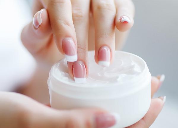 hands beauty cream or cosmetics